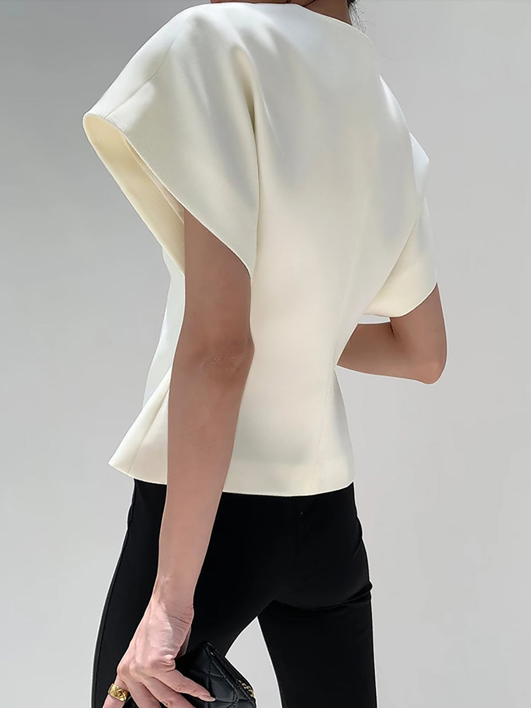 Lila | Blouse with modern fastening